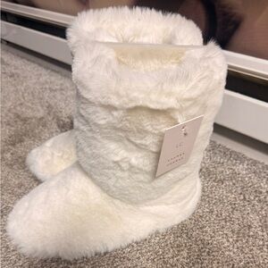 LC Lauren Conrad Allover White Faux Fur Boot Slippers